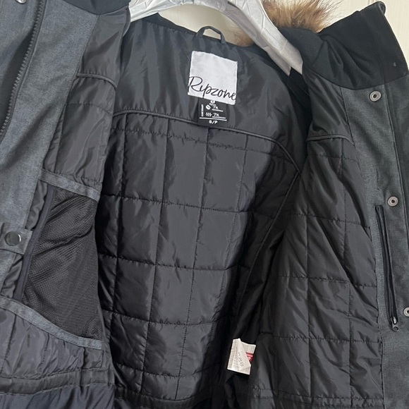 Skiing/ Winter Jacket - Picture 5 of 6